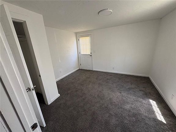 5th image of 1004 E Walnut St