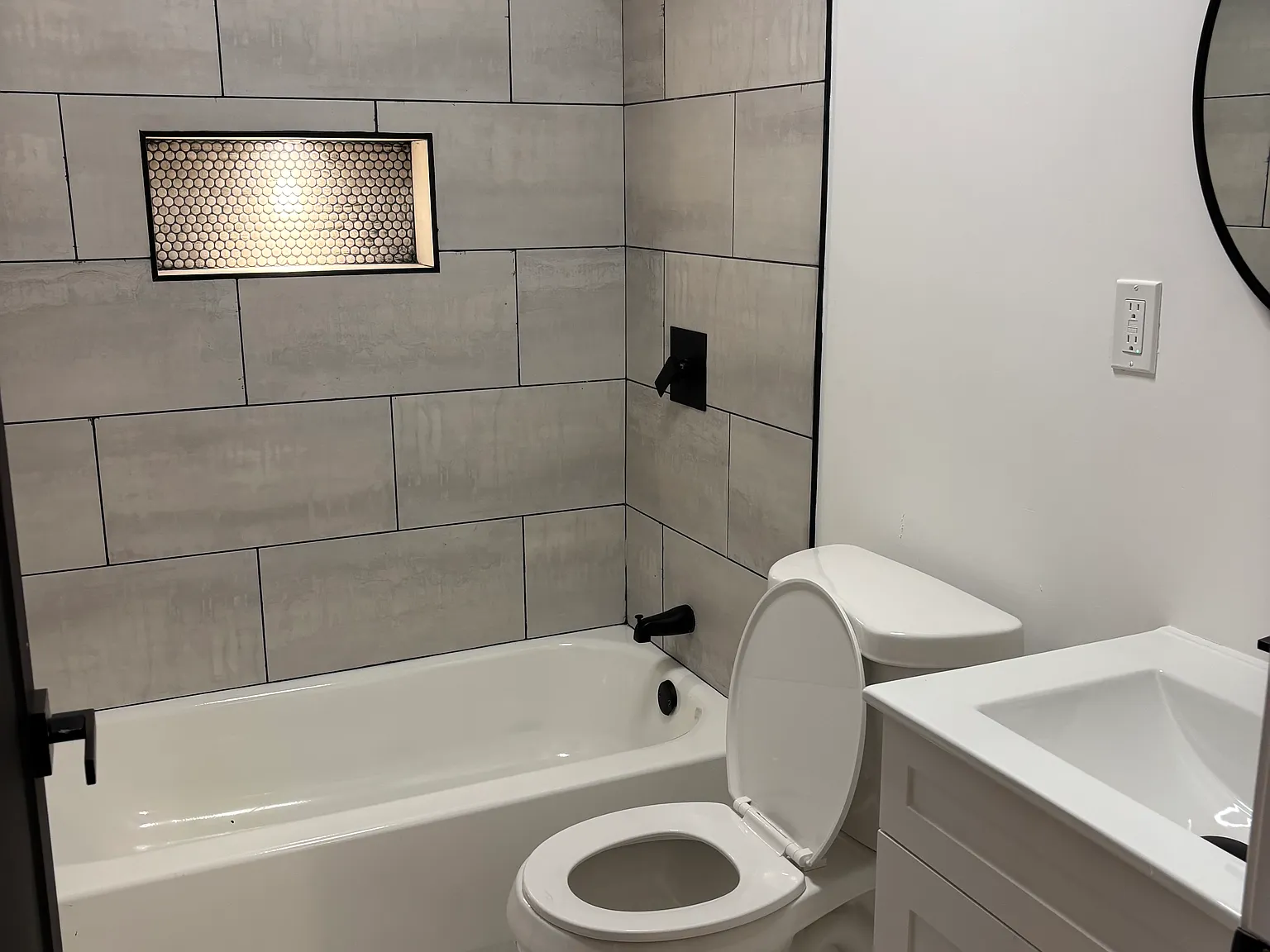2 bed, 1100 sqft, $1,550 — Photo 3