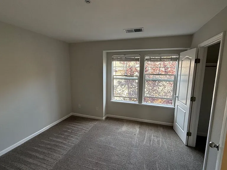 9 Ashford Pl — Photo 15