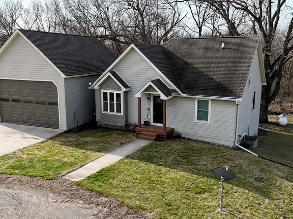17587 Lakeshore Dr, Moravia, IA 52571