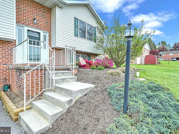 3rd image of 644 Carrie Dr