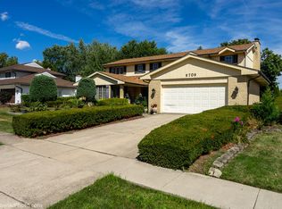 6709 Sheffield Ln, Willowbrook, IL 60527