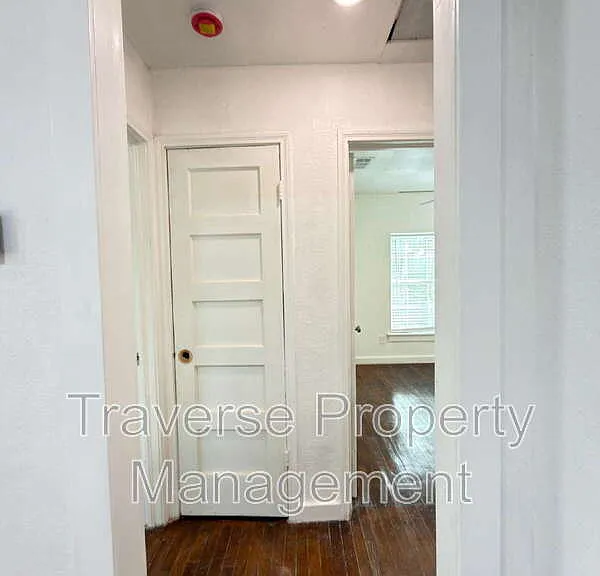 1804 Andrew Ave — Photo 10