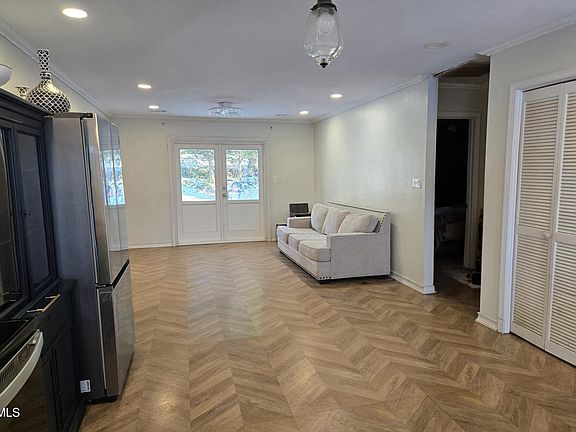 4th image of 3602 Pine Knoll Dr