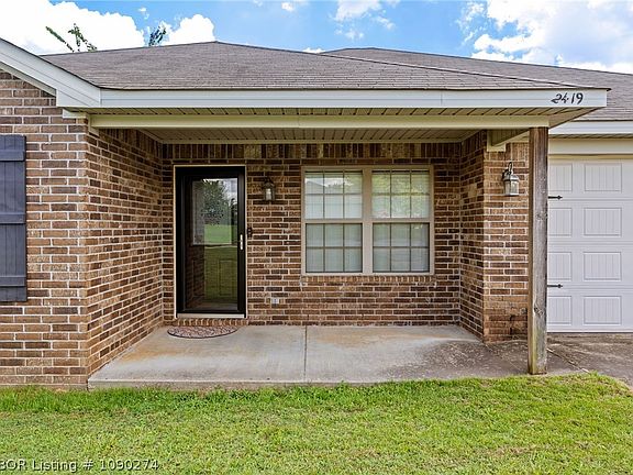 2nd image of 2419 Crestview Ln