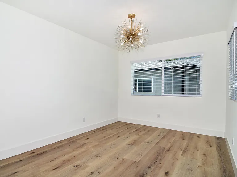 6363 N Darby Ave — Photo 8