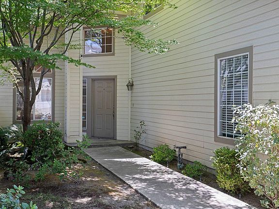 5th image of 9114 N Woodlawn Dr
