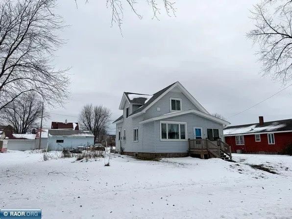 214 7th St SW, Chisholm, MN 55719