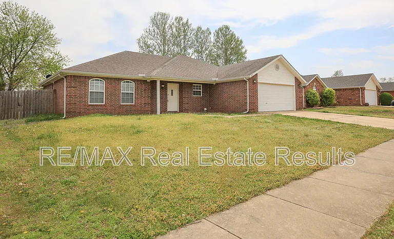 1907 SW Columbus Rd — Photo 2