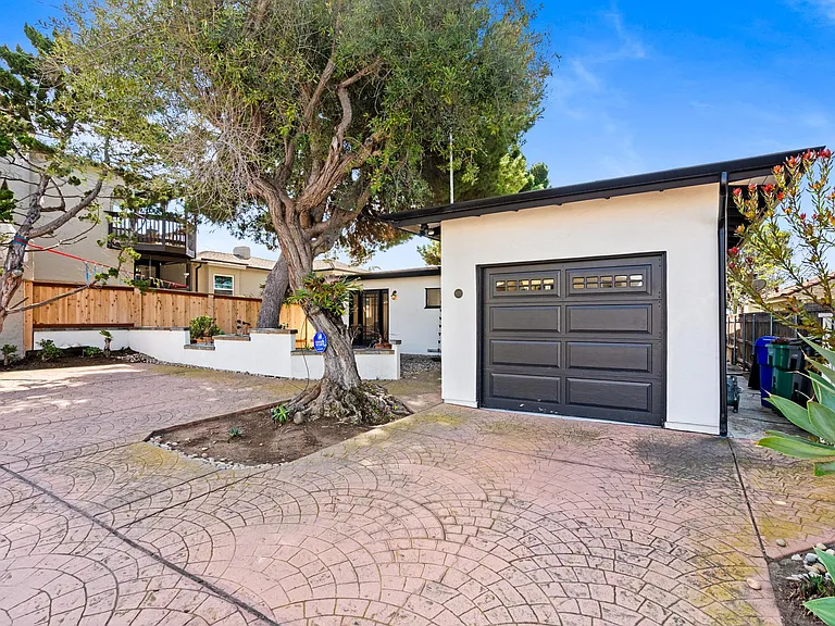 821 Vanderbilt Pl — Photo 4