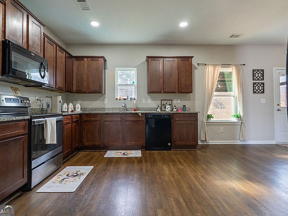 2nd image of 735 Walnut Creek Cir