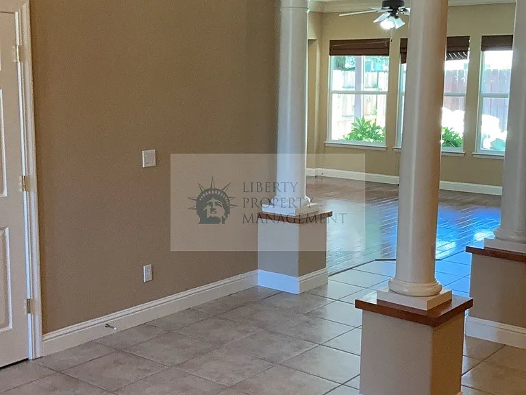 1004 Marigold Ln — Photo 7