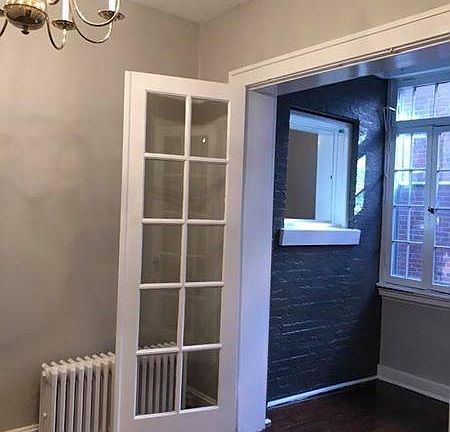 Dining are view into sunroom
