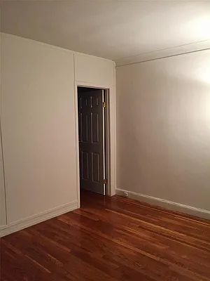 Rented by Siderow Residential Group | media 13