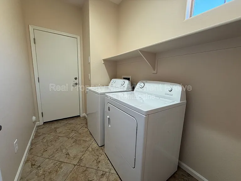 3454 E Constitution Dr — Photo 20