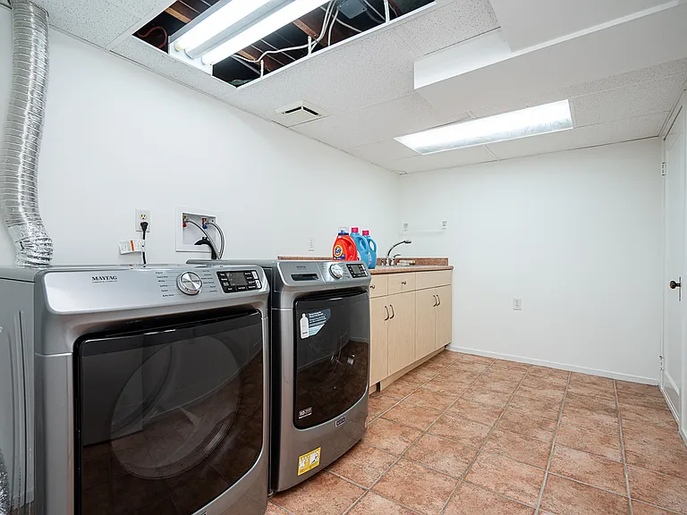 5626 Highbury St — Photo 33