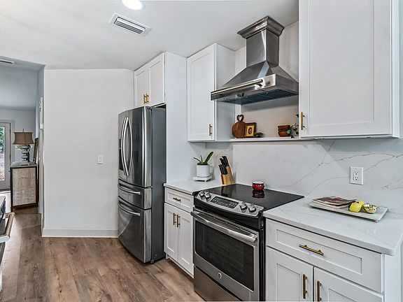 5th image of 44 Wildwood Dr