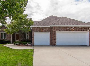 1939 S Chapel Dr, Springfield, MO 65809