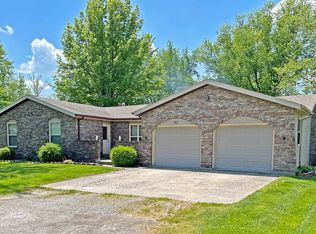 903 S Rollins St, Centralia, MO 65240