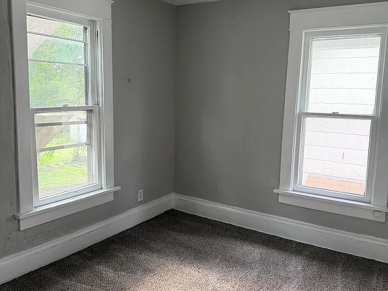 1615 Rowland Ave NE — Photo 12