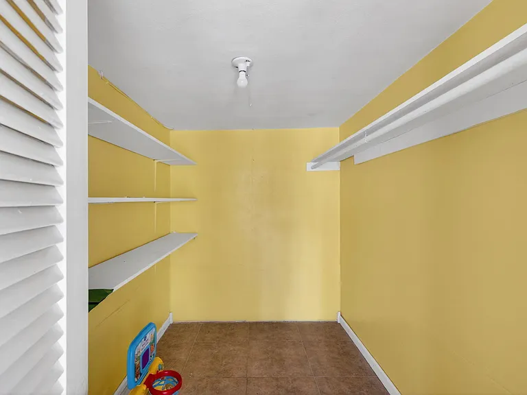 841 SW 18th Ct — Photo 29