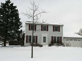 4 Dawn Valley Dr, Rochester, NY 14623