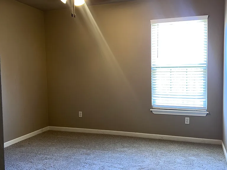 822 E Crystal Ave — Photo 14