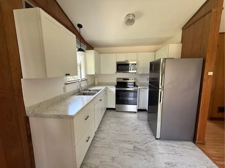 1441 Balmy Beach Dr — Photo 3