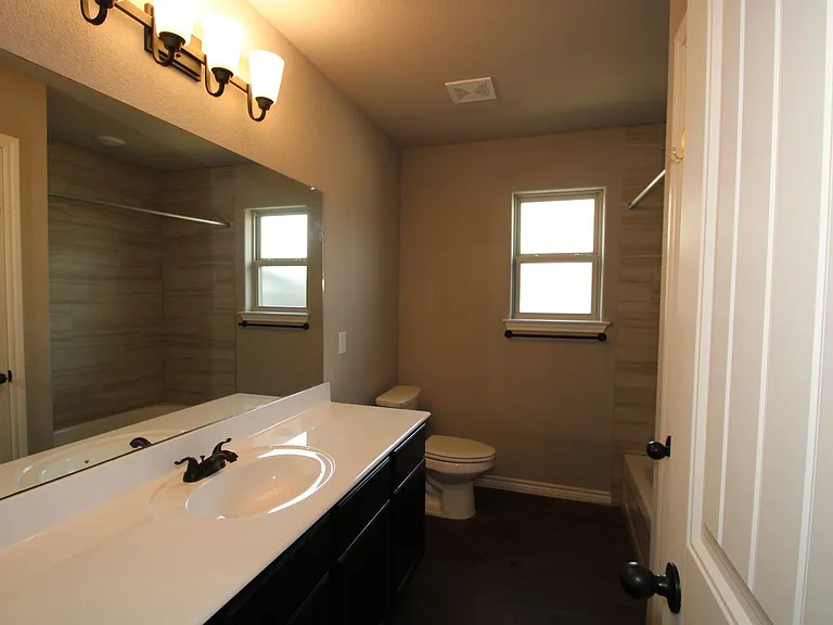 902 Clanton Cv — Photo 36