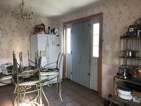 4th image of 940 Peirson Ave