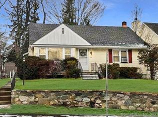 26 Holcomb Ave, Stamford, CT 06906