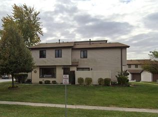 208 E Woodlawn Rd, New Lenox, IL 60451