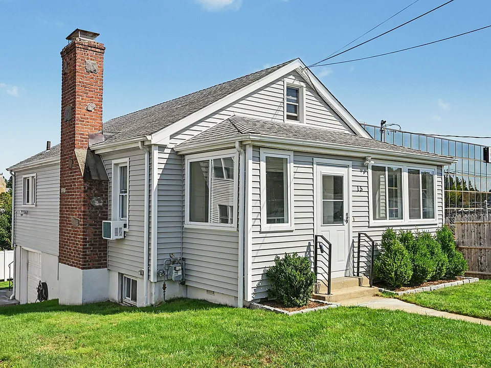 15 Whitmore Ln