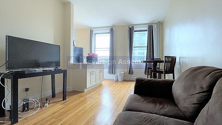 1st image of 240 W 104th St #E6f