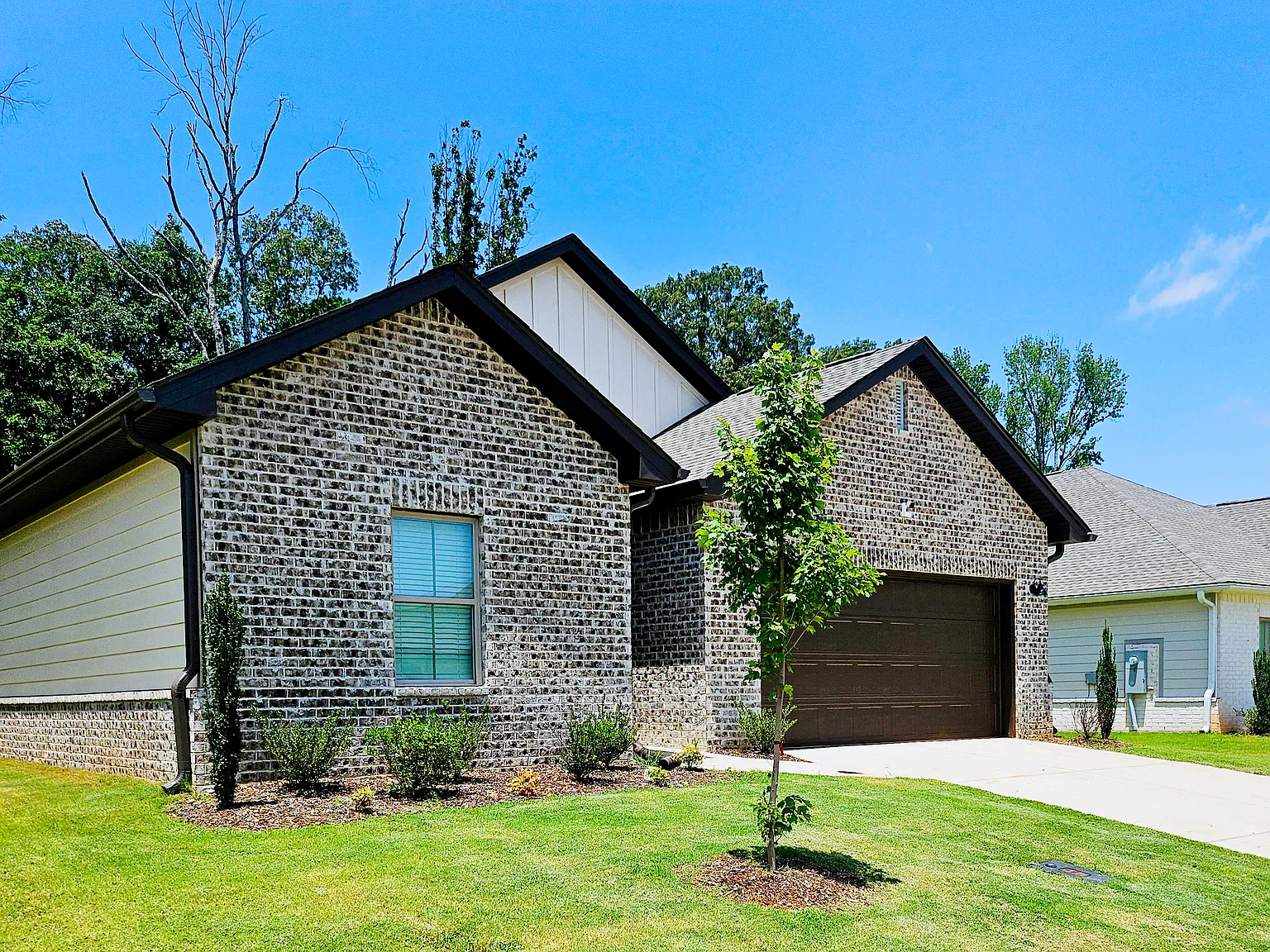 4 bed, 1943 sqft, $2,599 — Photo 2