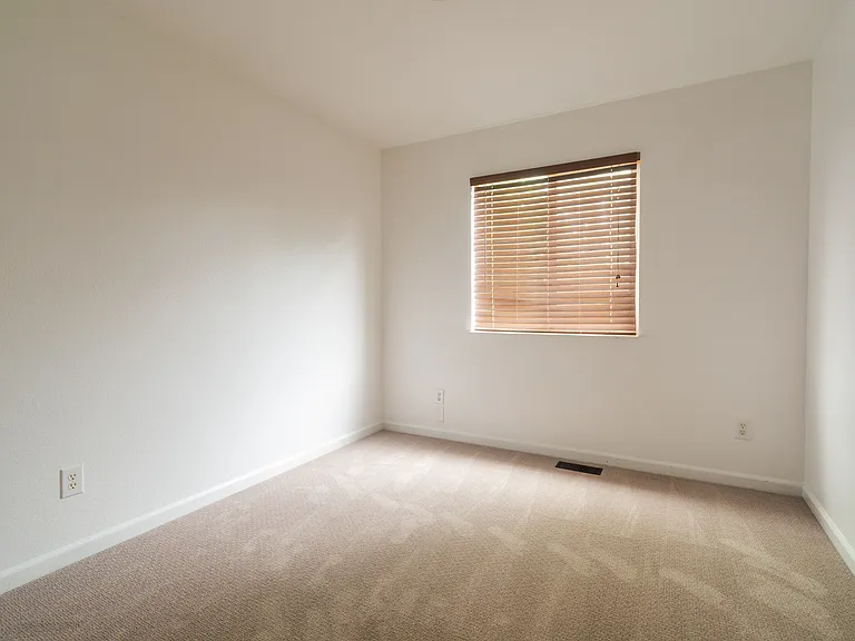 1395 Roseville Dr — Photo 30