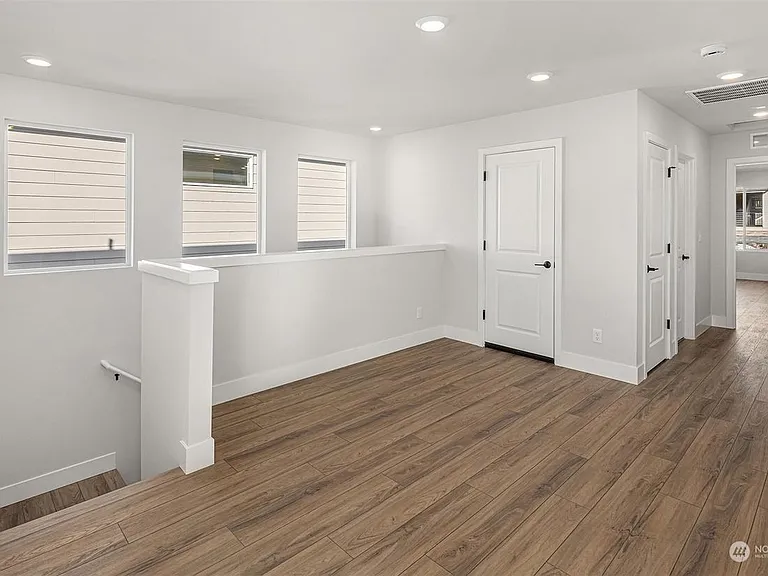 5412 Century Pl NE — Photo 12