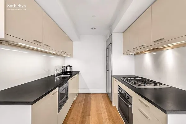 Rented by Sotheby's International Realty | media 10