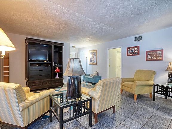 5th image of 552 Oakwood Dr