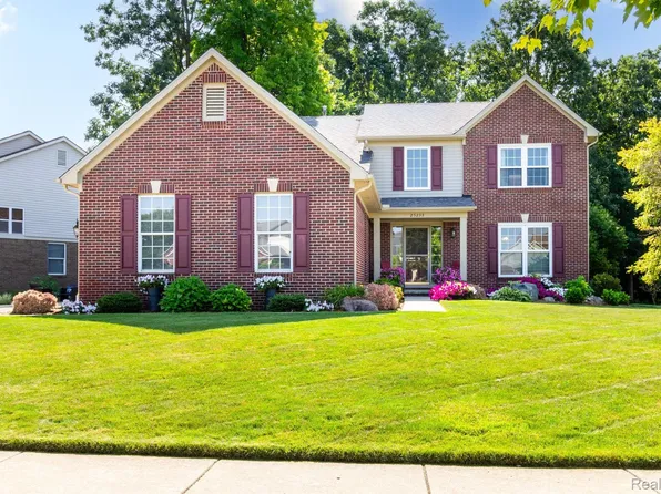 25233 Hunter Ln, Flat Rock, MI 48134