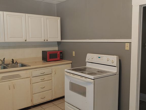 5th image of 905 S Oak St #905