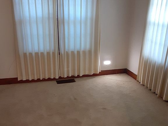 4th image of 1327 Glenn Dr