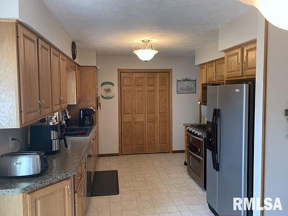 5th image of 337 W Cedar Lane Dr