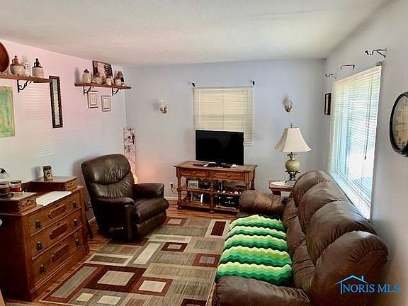 5th image of 129 Elm Dr