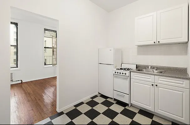 Rented by Warburg | media 10