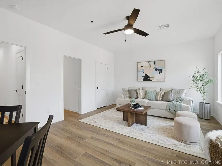 504 E B St — Photo 33