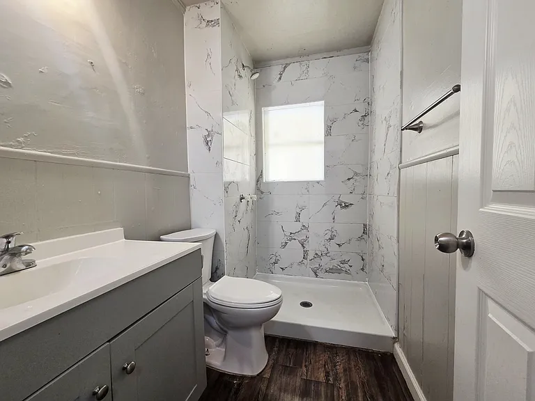 307 E Kittyhawk Dr — Photo 2