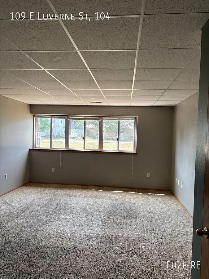 * $750 Off First Months Rent! * 3-Bedroom 1-Bathroom Apartment Available Now at City Centre Apart... — Photo 4