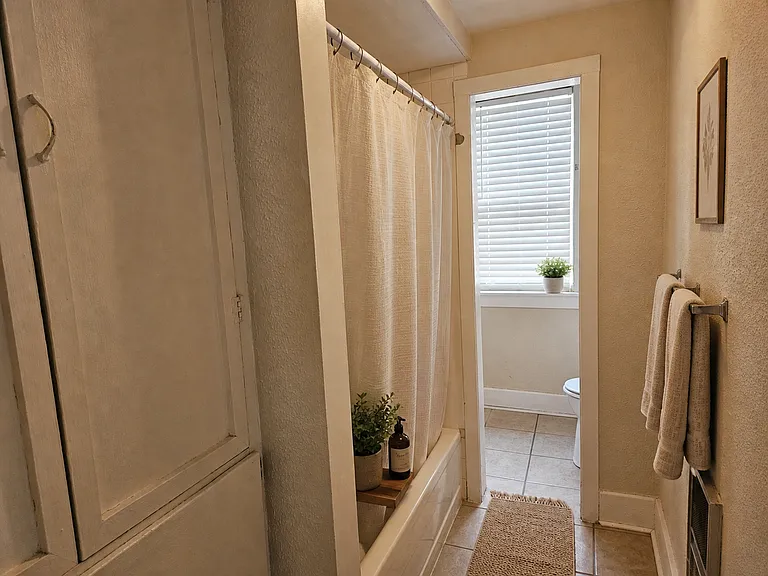 406 W Green St #1 — Photo 7
