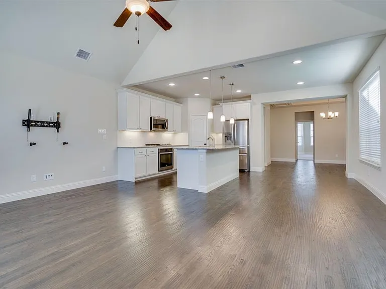 4221 Broadway Ave — Photo 18